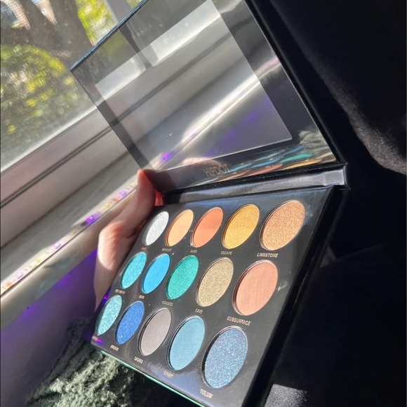 Eyeshadow pallet - Picture 2 of 5